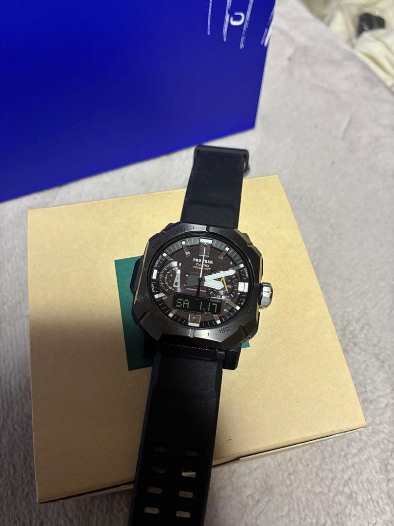 CASIO PRO TREK ブラック腕時計　PRW-B1000-1JF