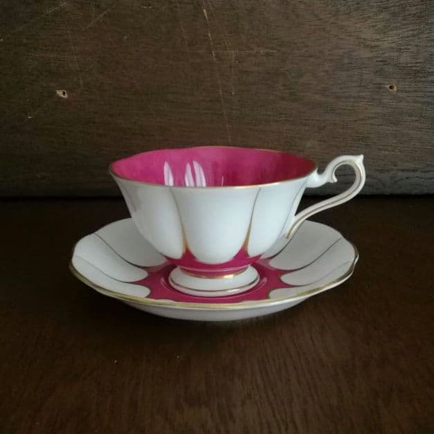 逸品　朱地アールデコ様式　カップ&ソーサー　ロイヤルアルバート　英国アンティーク