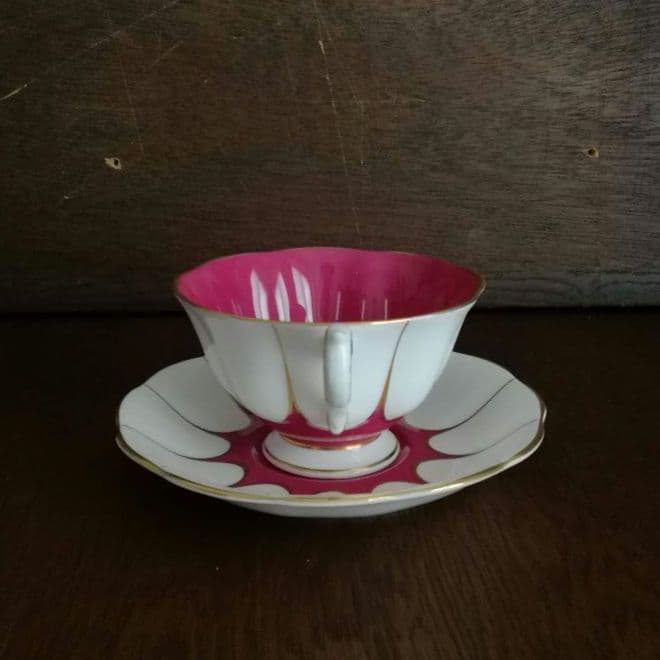 逸品　朱地アールデコ様式　カップ&ソーサー　ロイヤルアルバート　英国アンティーク