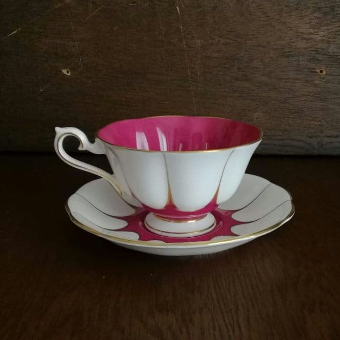 逸品　朱地アールデコ様式　カップ&ソーサー　ロイヤルアルバート　英国アンティーク