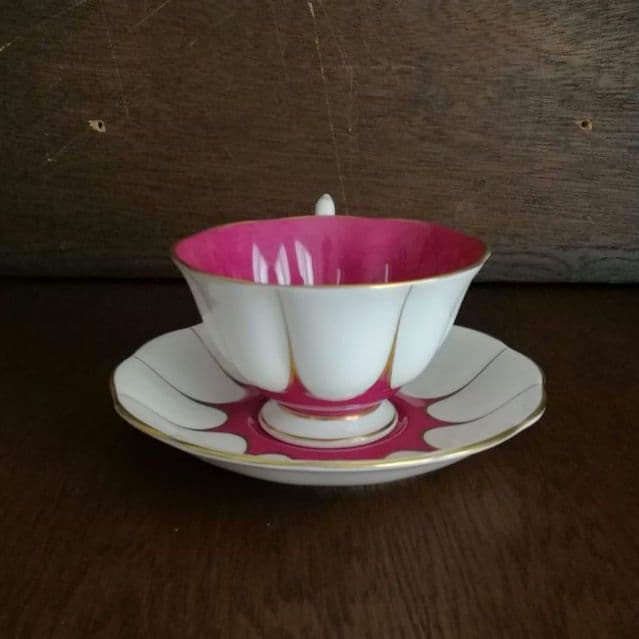逸品　朱地アールデコ様式　カップ&ソーサー　ロイヤルアルバート　英国アンティーク