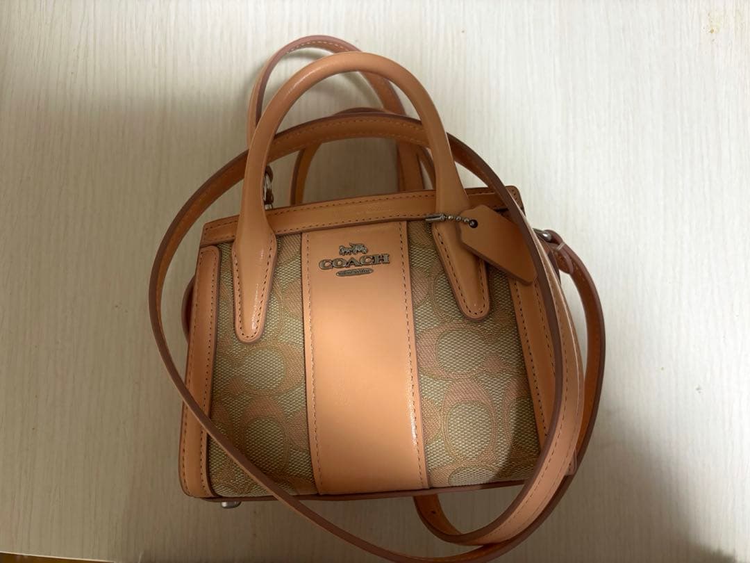 COACH サーモンピンク ハンドバッグ