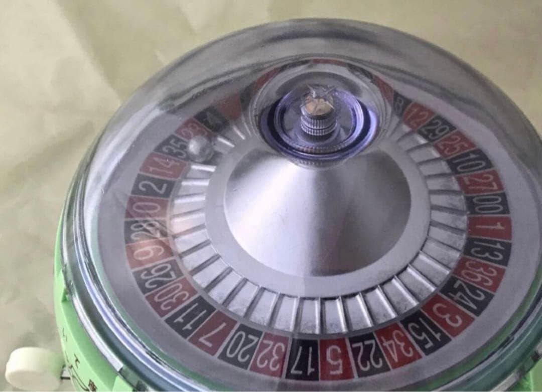 ミニチュアではなく本物です 100円 おみくじ器 黄緑色 ルーレット式