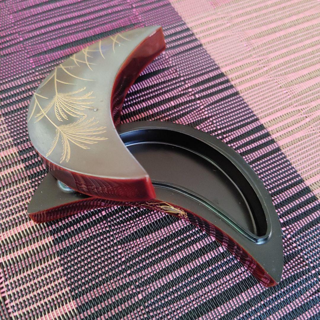 輪島塗　鈴虫蒔絵　三日月型香合