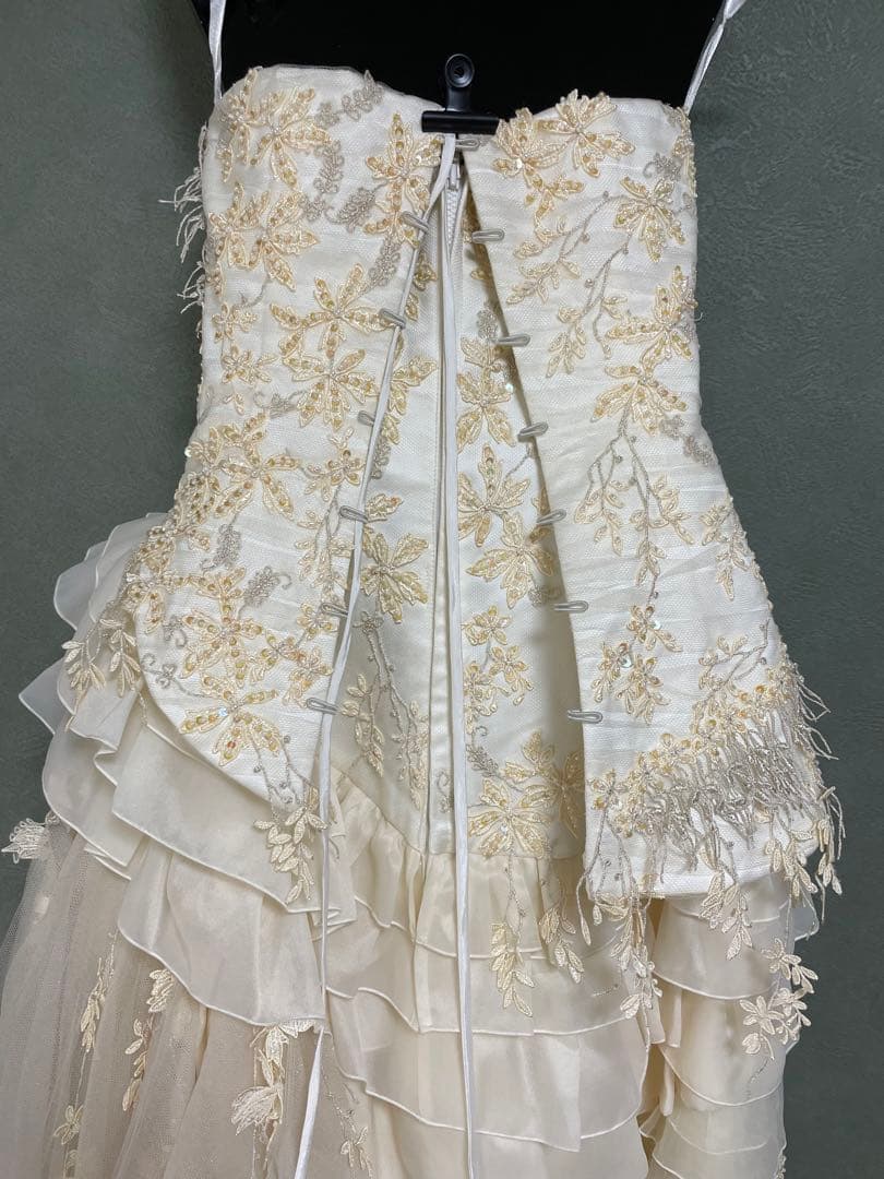 ウエディングドレス　7-11T 幸和ベルセゾン　フリル　ベージュ　アシンメトリー