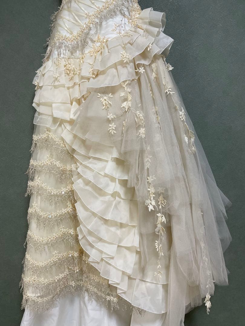ウエディングドレス　7-11T 幸和ベルセゾン　フリル　ベージュ　アシンメトリー