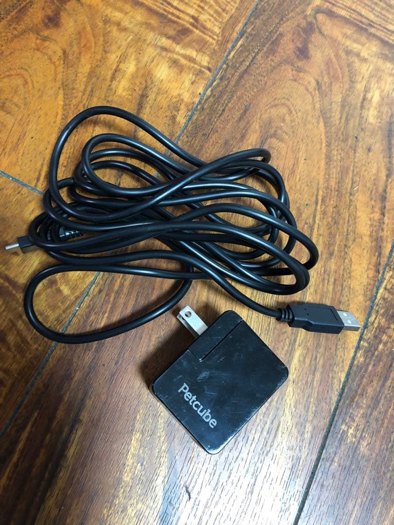 ペットキューブ　自動餌やり　室内カメラ付き