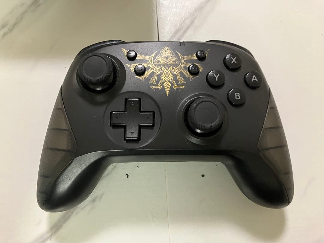 送料無料　美品　Nintendo Switch 本体 ホリコン付き