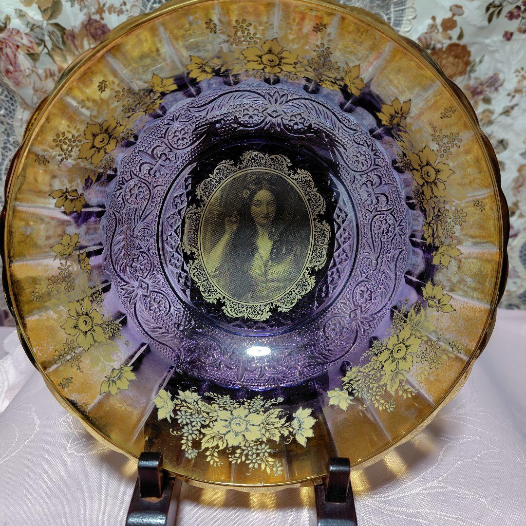 アンティー調/ 女性の肖像画が描かれたガラス製飾り皿