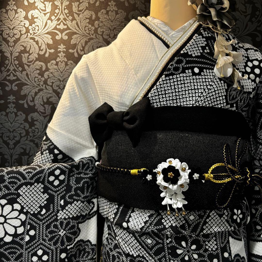 美品　総絞り　作家物　白黒　花模様　金彩　逸品　振袖　フルセット 振り袖