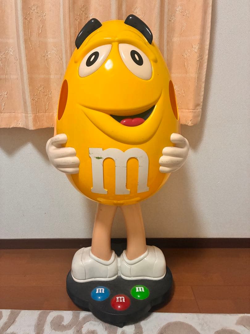 M&M's イエローチョコレートキャラクター スタンド
