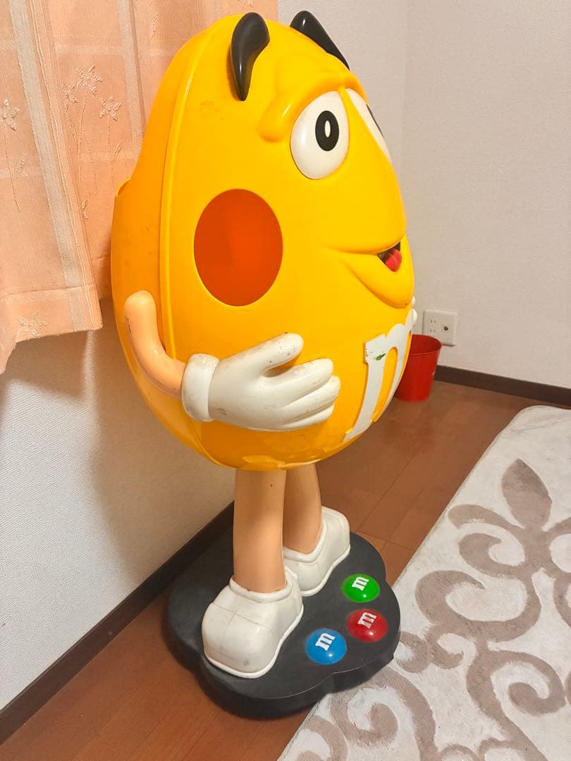 M&M's イエローチョコレートキャラクター スタンド