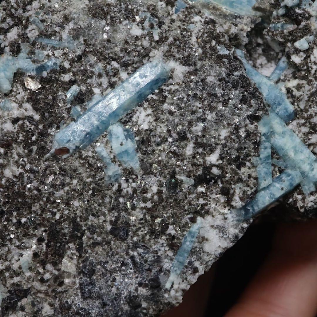 自主採掘！アクアマリン カリフォルニア産 550.5g AQ332 原石　天然石