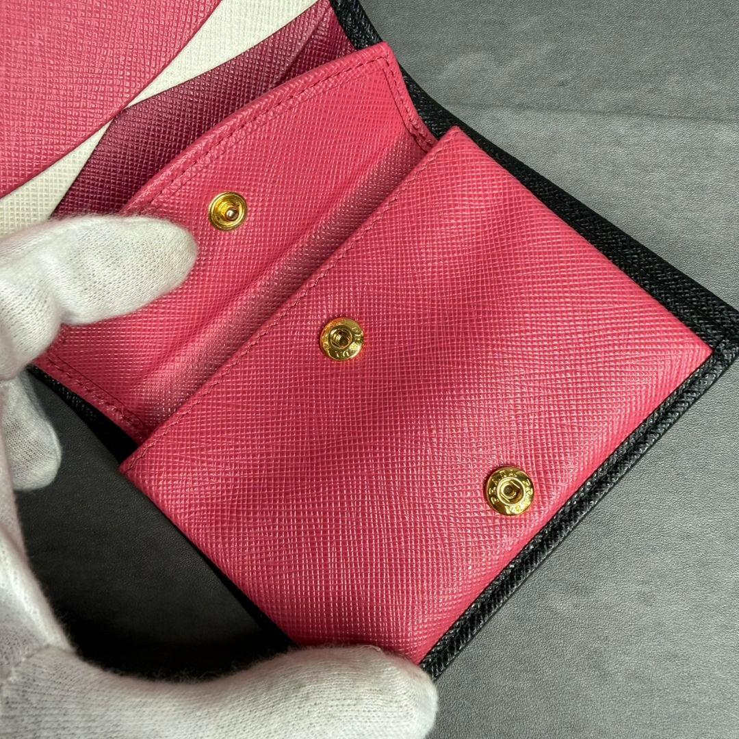 【RFID搭載】PRADA サフィアーノレザー 二つ折り財布 マルチカラー 黒
