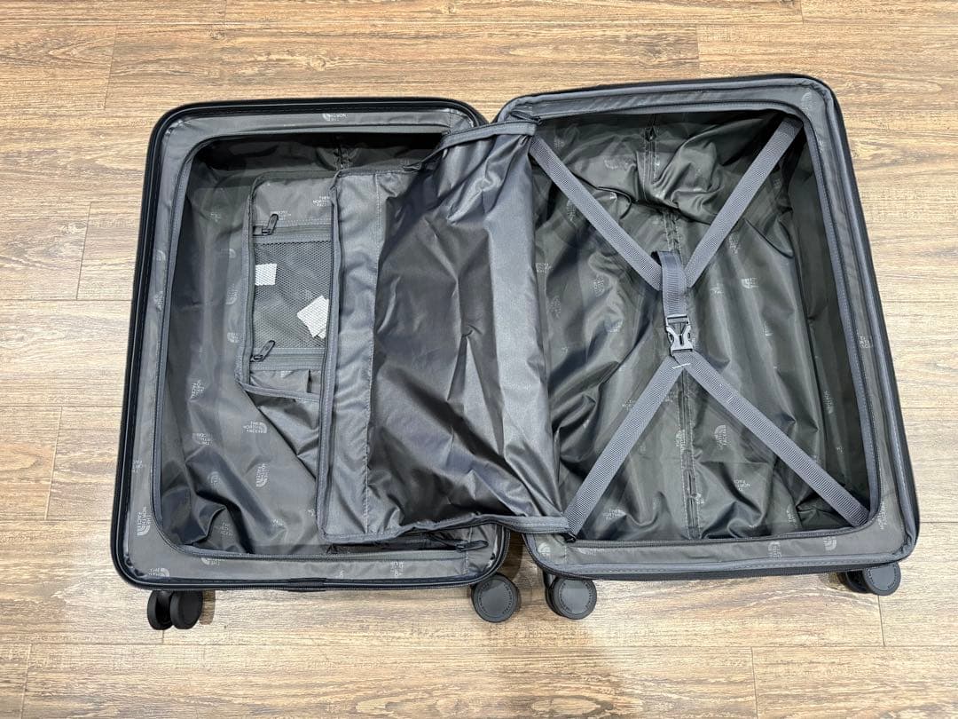 日本未発売　新品未使用　ザノースフェイス グレー　キャリーケース　２４インチ