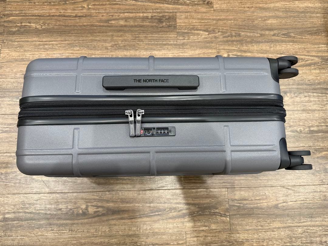 日本未発売　新品未使用　ザノースフェイス グレー　キャリーケース　２４インチ