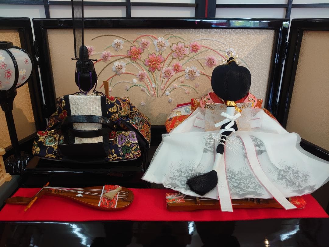 ●くみ●新品おひなさま●　桜づくし刺繍飾り　琵琶と琴のお道具付