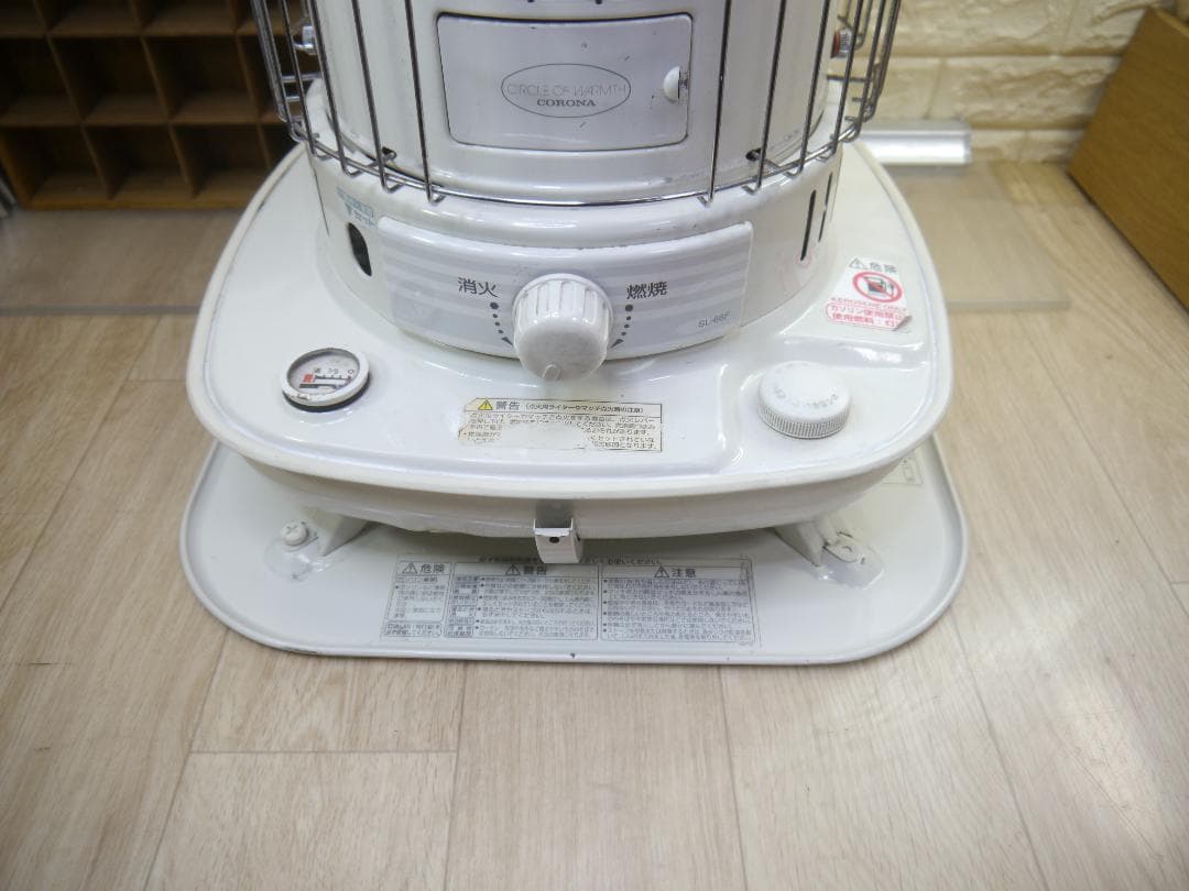 送料無料サービス◆2013⑦◆コロナ　灯油ストーブ 円筒形 ホワイト