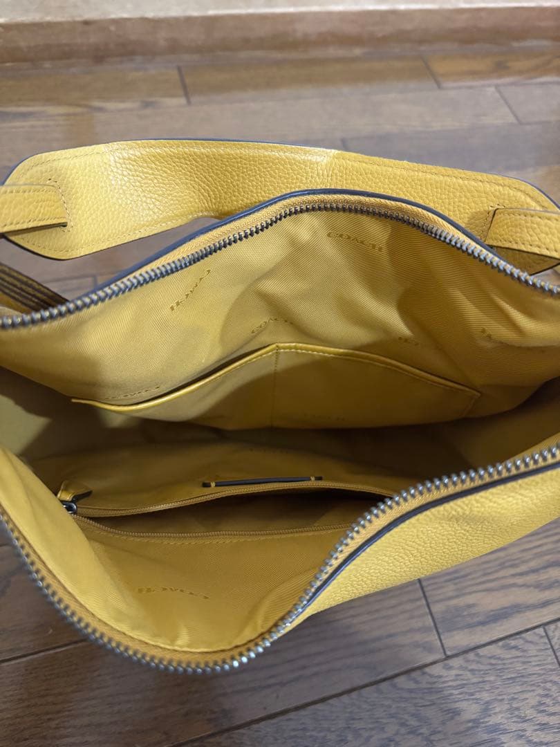 本革　COACH コーチ　ショルダーバッグ　ハンドバッグ　イエロー