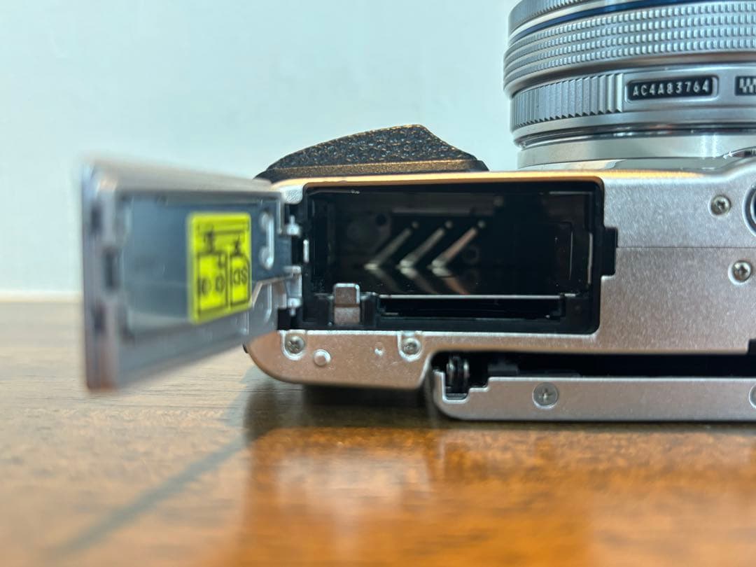 OLYMPUS PEN Lite E-PL7 ミラーレス一眼