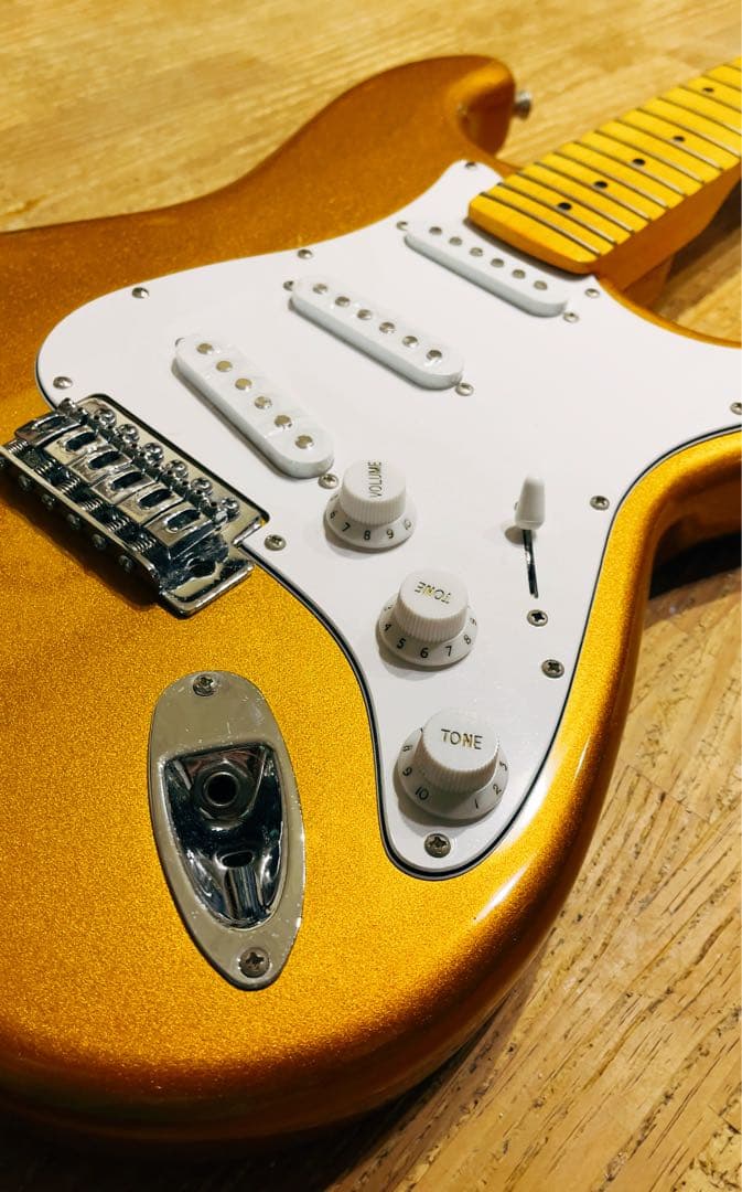 【値下げ】リバースヘッド スキャロップネック ストラトシェイプ