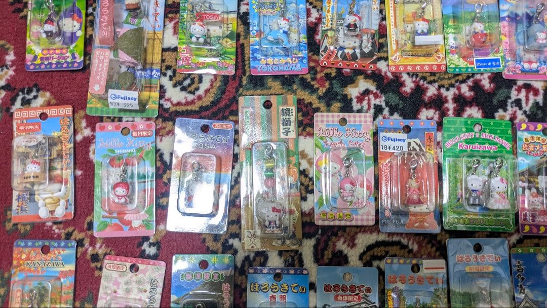 ご当地キティーチャーム70個セット　ハローキティー