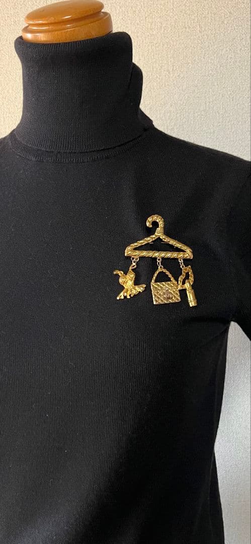 CHANEL ブローチ ハンガー モチーフ　ノベルティ