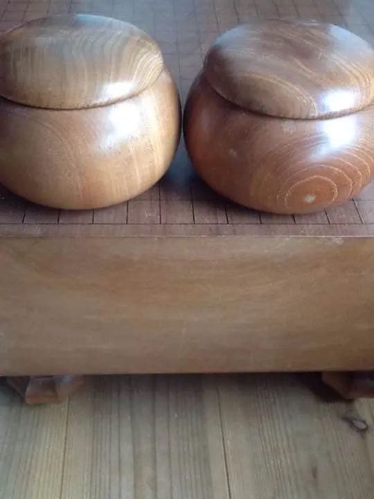 ！たのメル便送料込！【桂材】碁盤 脚付き （碁笥有り・碁石有り）