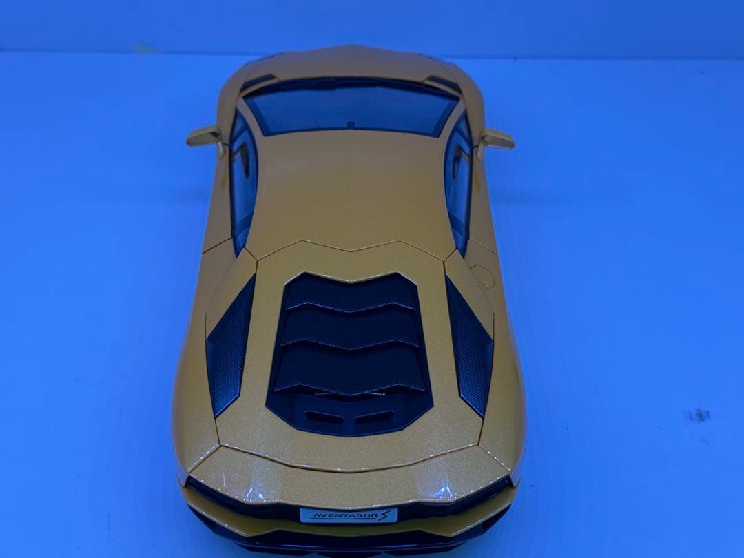 オートアート 1/18アヴェンタドールS