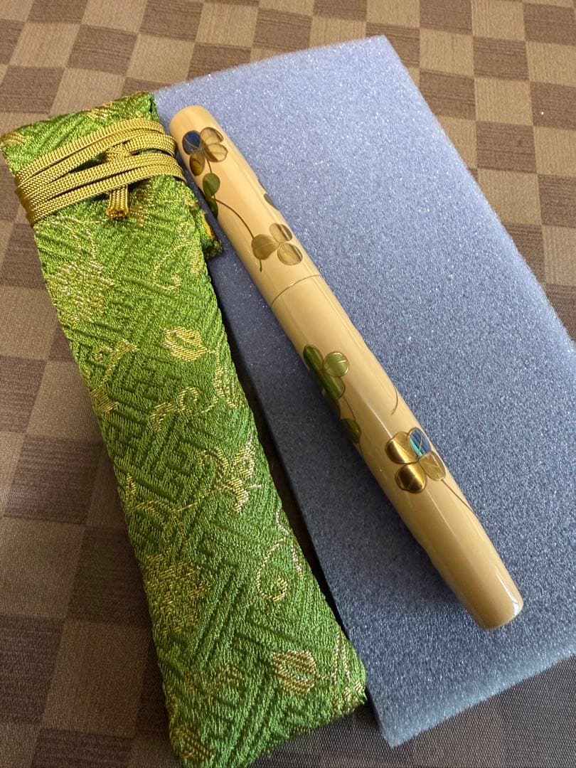 輪島屋善仁蒔絵、螺鈿、白漆万年筆、クローバー