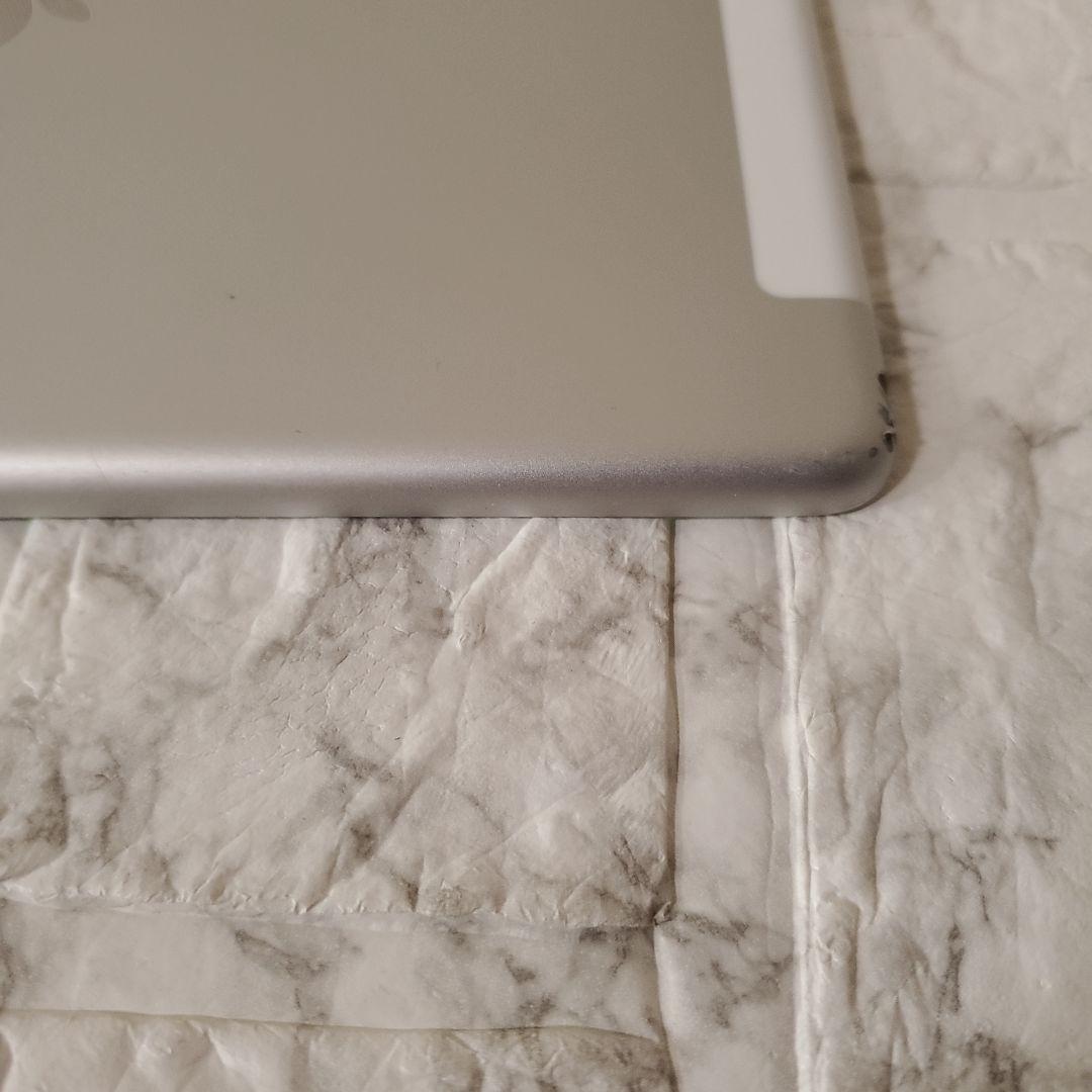 236 iPad 7世代 128GB SIMフリー シルバー