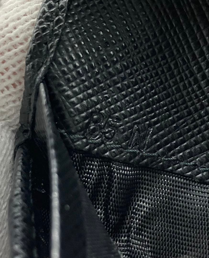 ⭐️ 美品 プラダ サフィアーノ メタル 二つ折り財布 ブラック 鑑定済