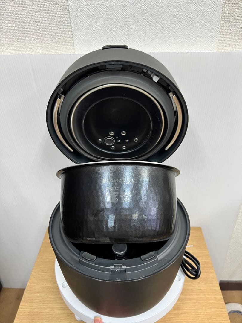 Panasonic 圧力IHジャー炊飯器 SR-NA102 ブラック2023年製