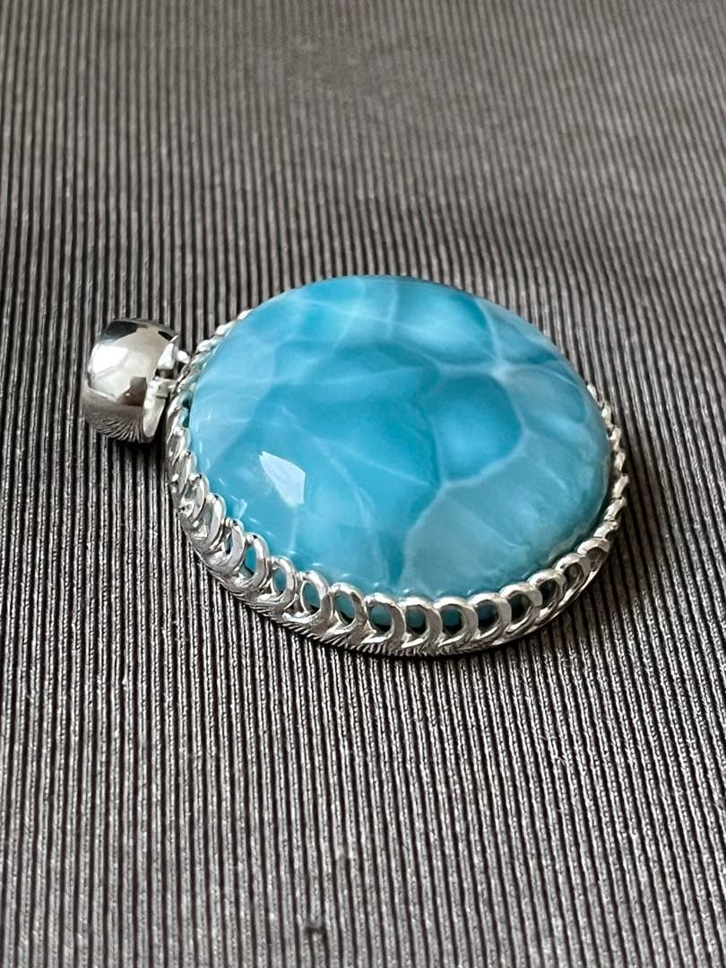 天然石☆高品質！ラリマーまる型ペンダントップ☆ワク付き☆濃いブルー＆模様美しい