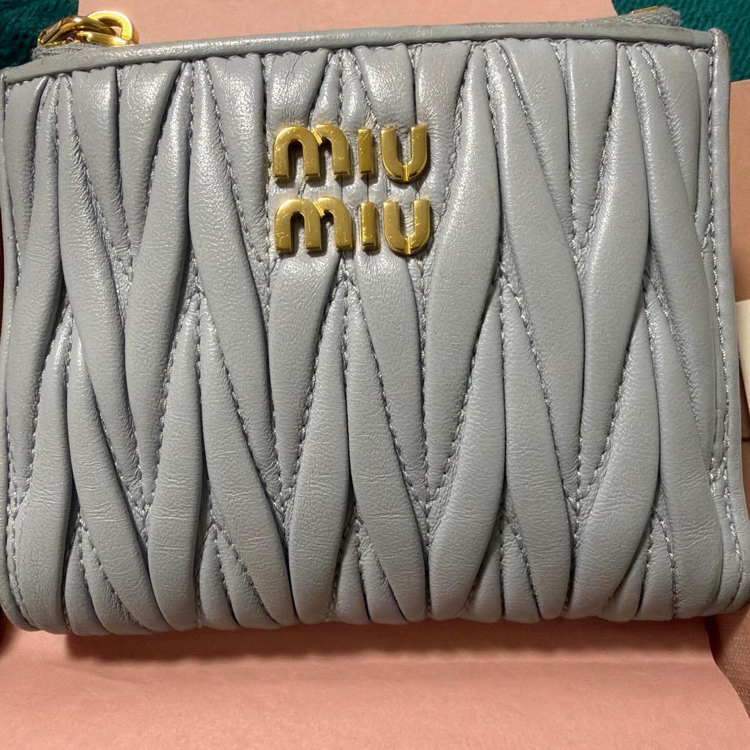 miumiu マテラッセ レザー財布 二つ折り