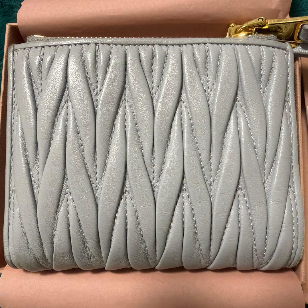 miumiu マテラッセ レザー財布 二つ折り