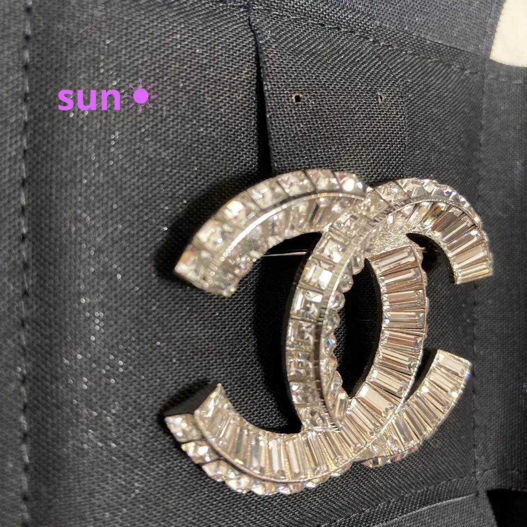 CHANEL キラキラストラス定番ブローチ　新品　2022 aw