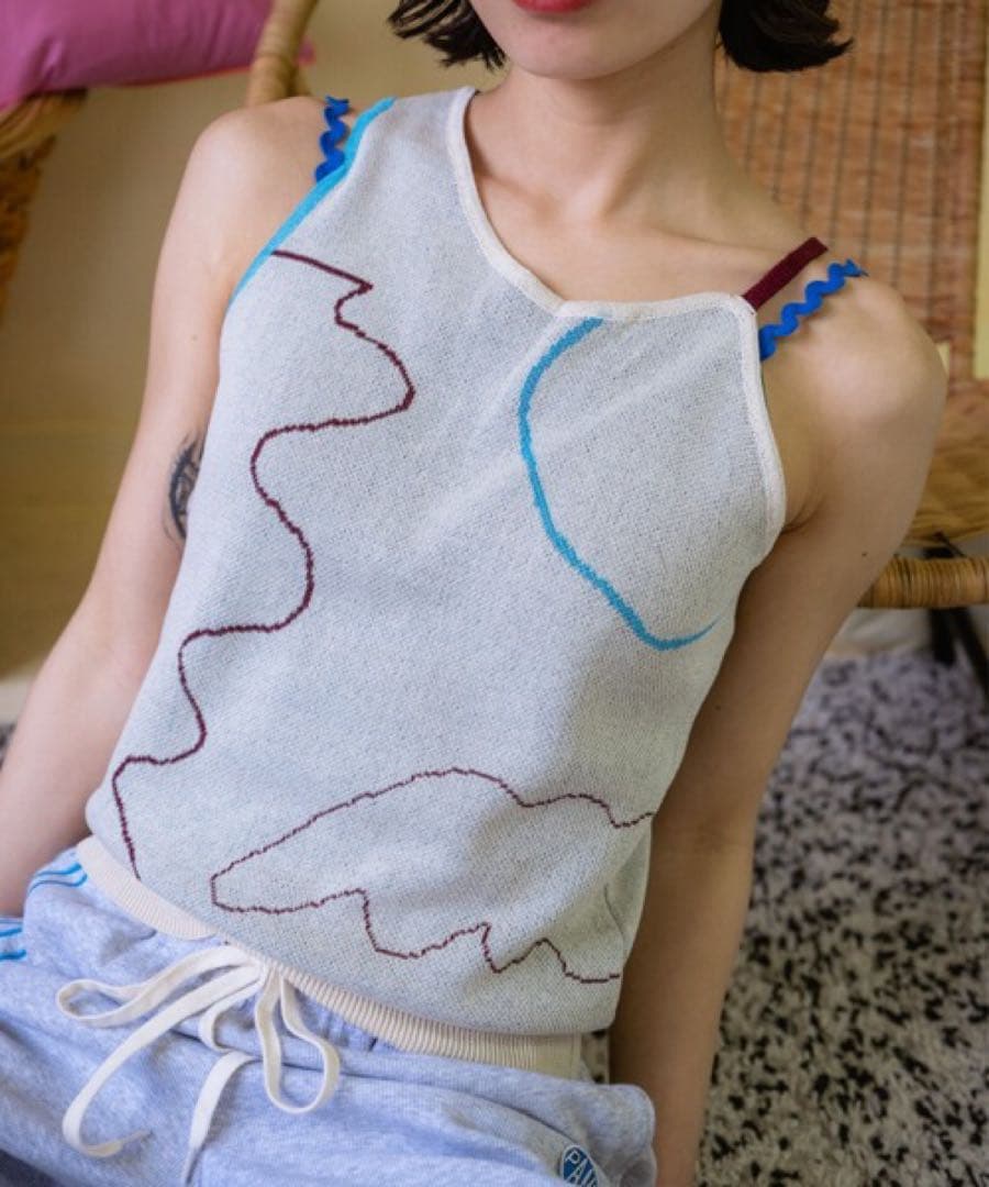 PAMM 寛大なインテリアのニットタンク