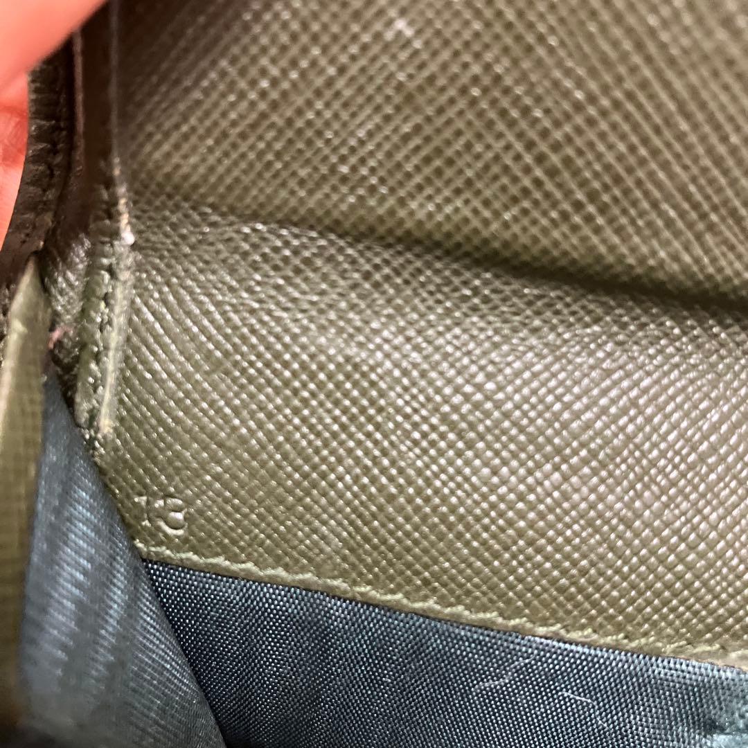 レア色✨PRADA サフィアーノレザーダークグリーンオリーブグリーン二つ折り財布