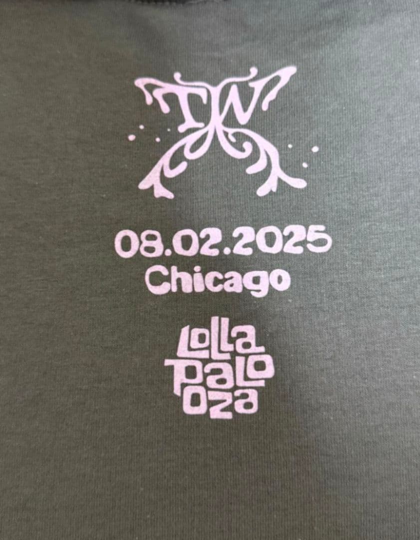 TWICE Lollapalooza 2025 グレーTシャツ X L 新品