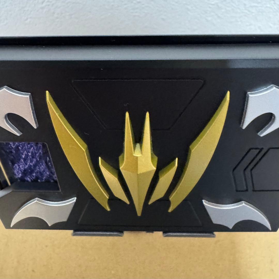 プロップ仕様●仮面ライダーナイト●VバックルCSM海外製カードデッキ劇中サバイブ