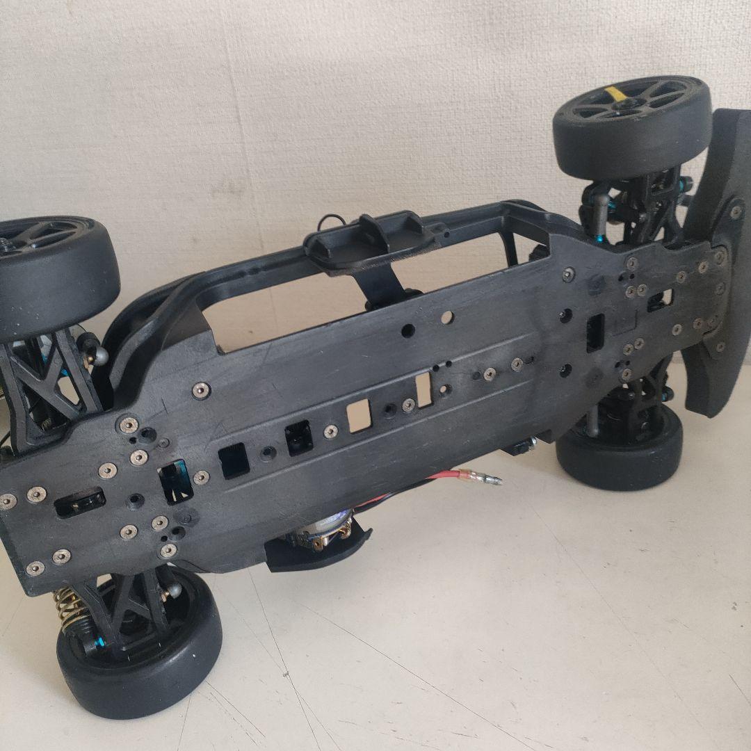 タミヤTA07シャーシ、モーター、ライキリボディ付き