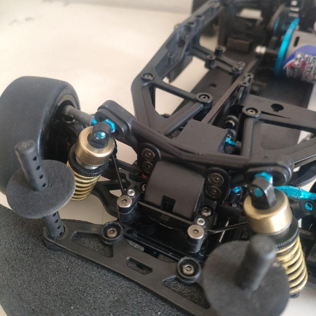 タミヤTA07シャーシ、モーター、ライキリボディ付き