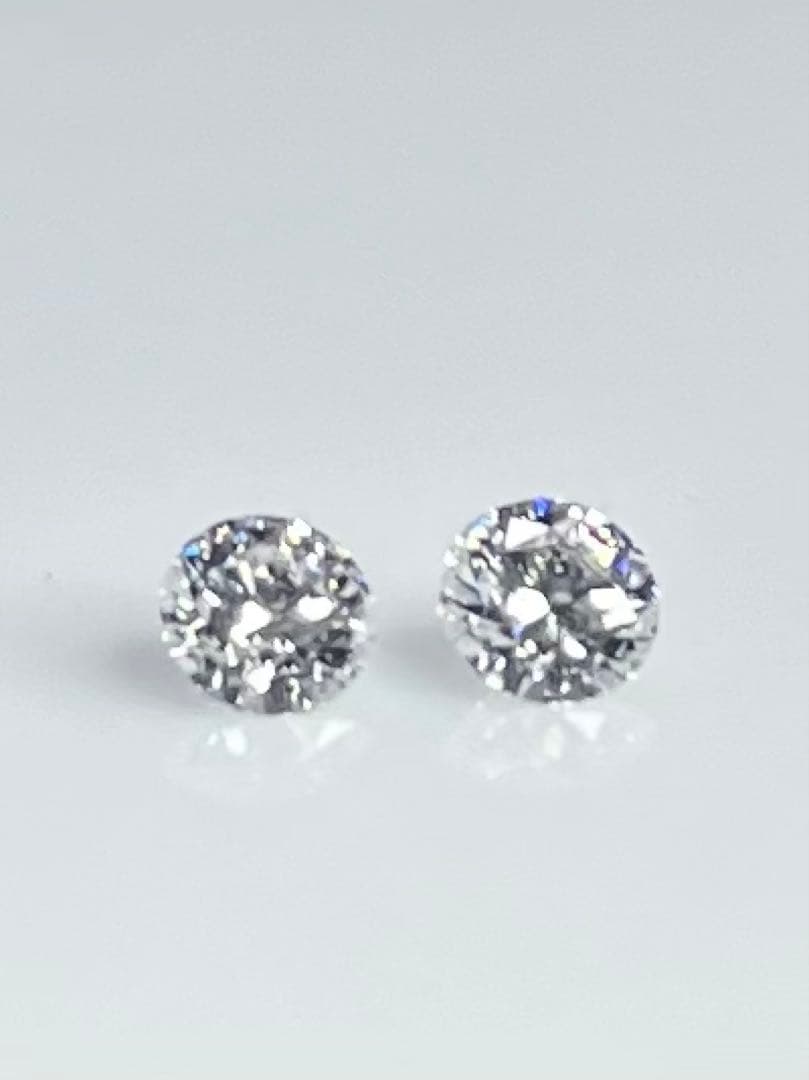 プラチナフクリン留　天然ダイヤモンドピアス 計0.6ct