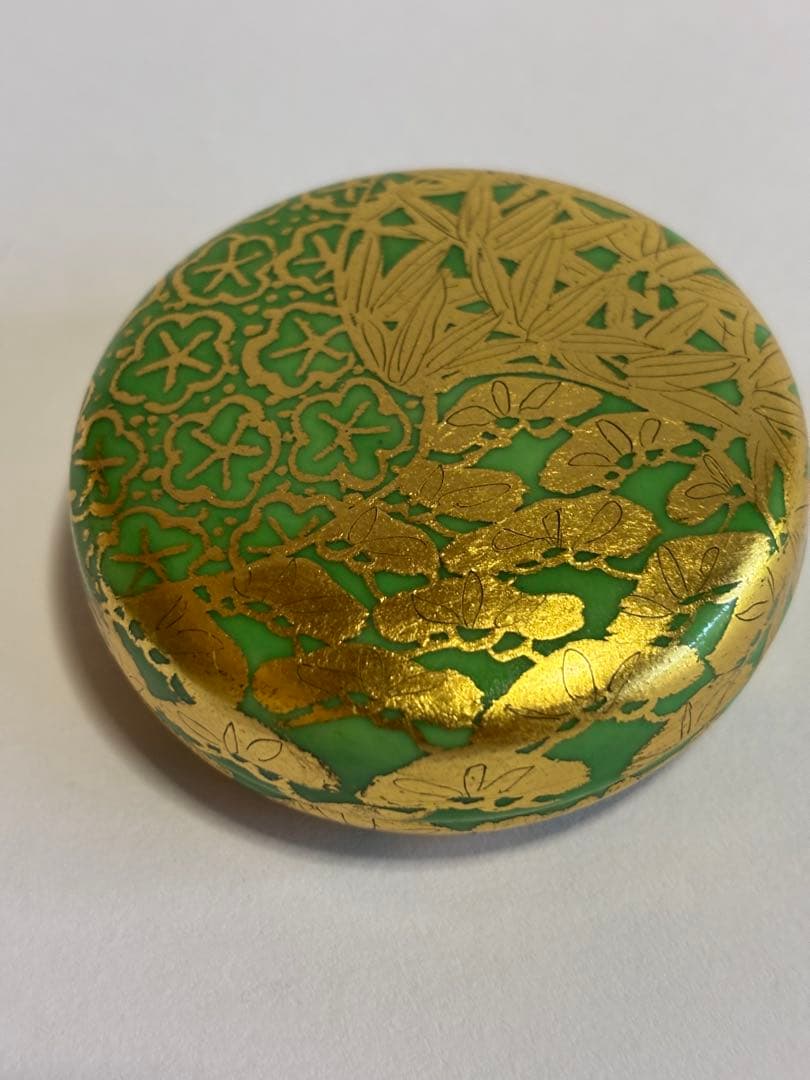 重要無形文化財小野珀子作緑釉金襴手松竹梅文香合最上位作　未使用　検次郎