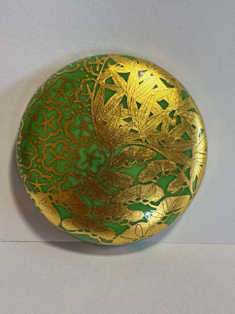重要無形文化財小野珀子作緑釉金襴手松竹梅文香合最上位作　未使用　検次郎