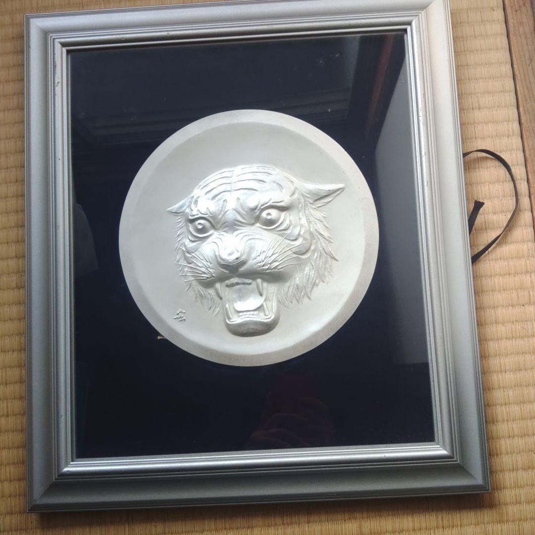 虎の顔のアート作品