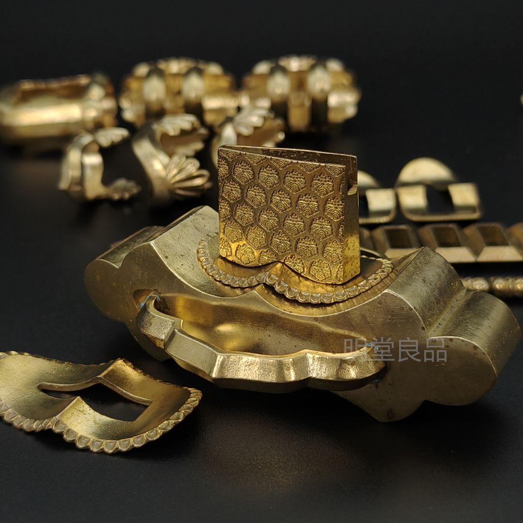 衛府太刀　金具　刀鍔 　柄鞘金具一式　家紋の図　五七の桐　切羽　目釘　鐺　太刀拵