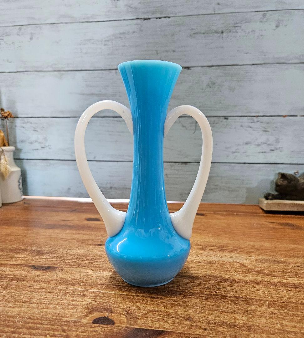 フランスアンティーク オパリンガラスの花瓶 一輪挿し ハンドル付き 花器 花入れ