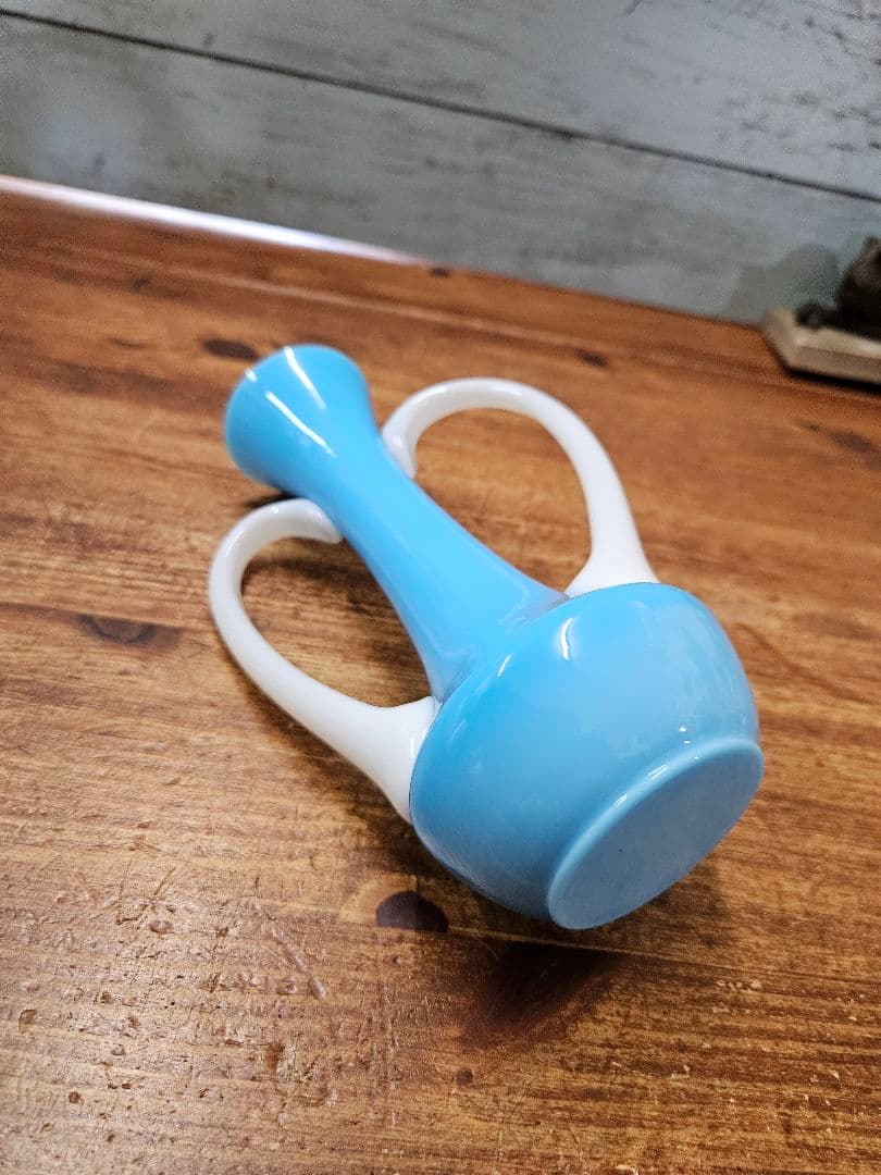 フランスアンティーク オパリンガラスの花瓶 一輪挿し ハンドル付き 花器 花入れ